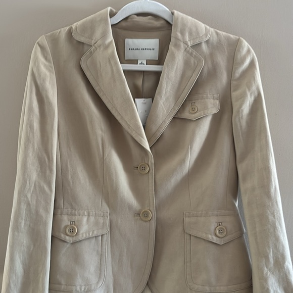 Banana Republic Linen and Silk Blazer. Light Tan. Size 2. NWT. - Picture 2 of 8